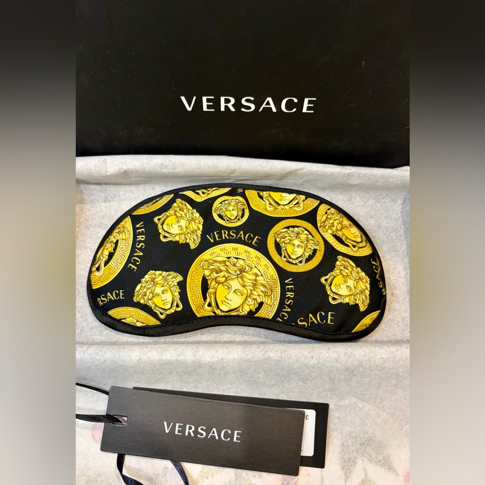 NWT VERSACE Black/Gold Medusa Motif Sleep Mask with box/shopping bag/Tissue ๐ค๐ - Picture 4 of 7